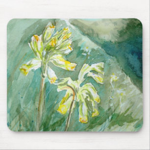 Mousepad Veris do Primula de Cowslips em um banco gramíneo
