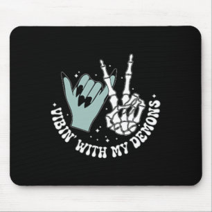 Mousepad Vibin' Com Meus Demônios Assustam O Esqueleto Hall