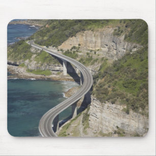 Mousepad Vista aérea da Sea Cliff Bridge perto de Wollongon