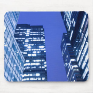 Mousepad Vista ascendente Defocused de janelas do prédio d