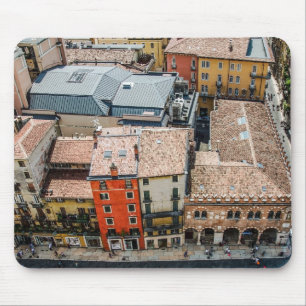 Mousepad Vista de cima de fachadas coloridas de edifícios