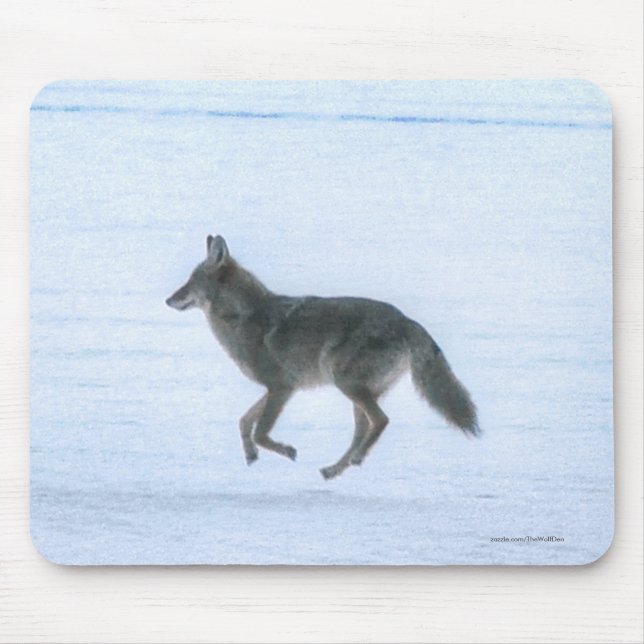 Mousepad Wild Jackal Coyote atravessando lago congelado no  (Frente)