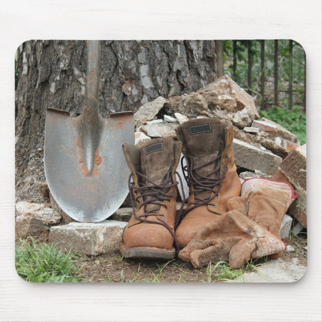 Mousepad Work Boots, Gloves, and Shovel (Frente)