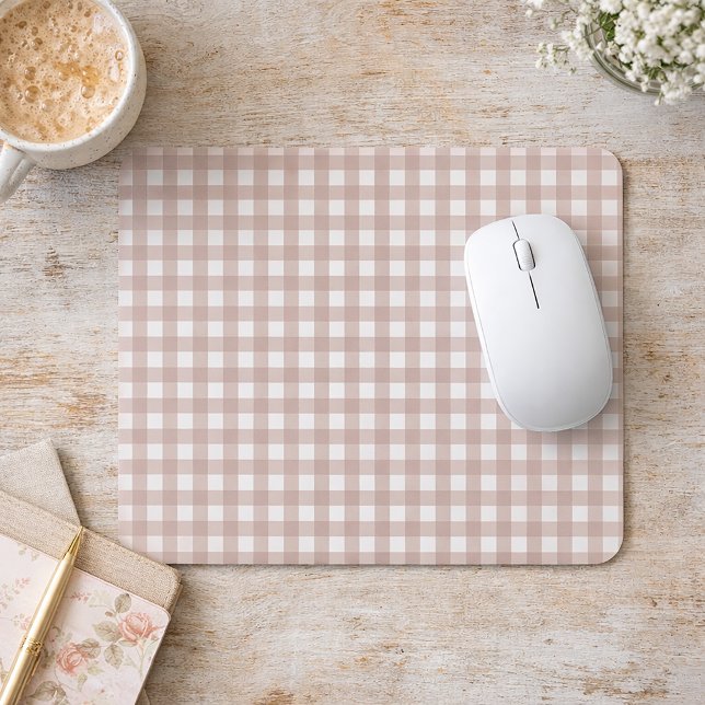 Mousepad Xadrez Pastel Rosa e Branco Padrão Gingham (A mouse pad with a dusty rose pink and white gingham pattern.)