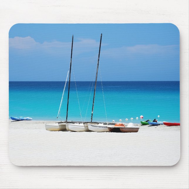 Mousepads com uma imagem dos barcos em uma praia (Frente)