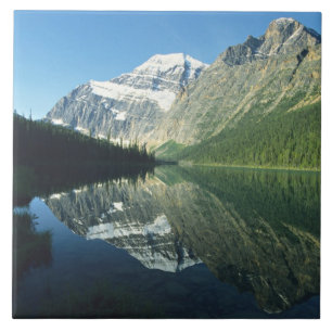 Mt Edith Cavell no Lago Cavell, Jasper National