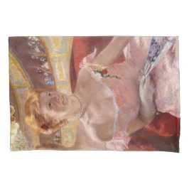 Mulher Americana com Colar Pérola e Vestido Rosa