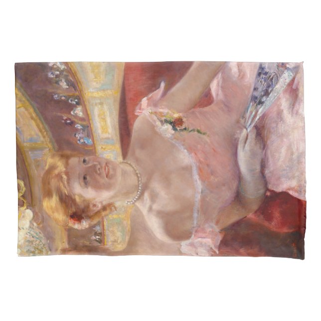 Mulher Americana com Colar Pérola e Vestido Rosa (Frente-Esquerda)