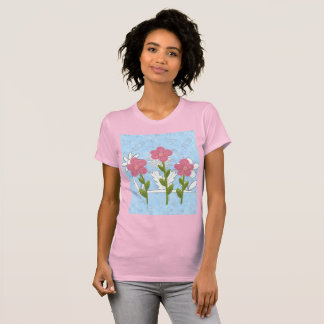 mulher desenhando camisa colorida de flores