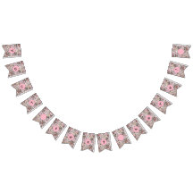 mulher do peito divertida que carrega bandeiras