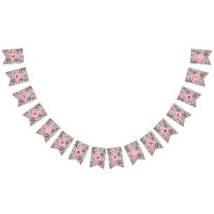 mulher do peito divertida que carrega bandeiras