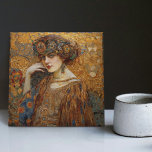 Mulher Edwardiana do Mosaico Gustav Klimt, Fase ou<br><div class="desc">Este belo azulejo cerâmico apresenta um trabalho de arte inspirado na "fase de ouro" de Gustav Klimt, representando uma mulher da era Edwardian. Nesse período, Klimt ficou fascinado pelos mosaicos bizantinos e desenvolveu sua técnica de mosaico com folha de ouro e cores vibrantes. Este trabalho de arte homenageia a abordagem...</div>