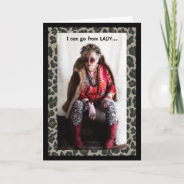 Mulher Humorosa indo de Lady a Cartão Louco