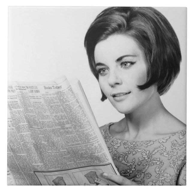 Mulher Newpaper de leitura (Frente)