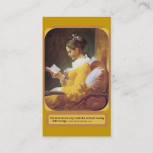 Mulher que lê o cartão de visita regular