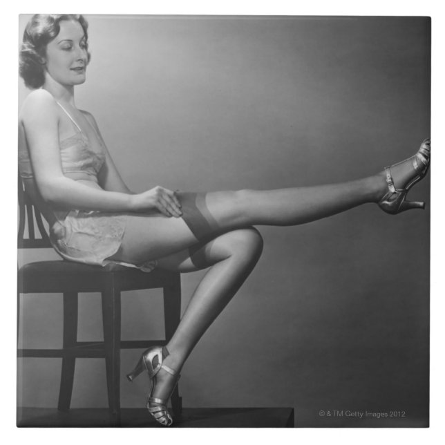 Mulher que senta-se na cadeira (Frente)