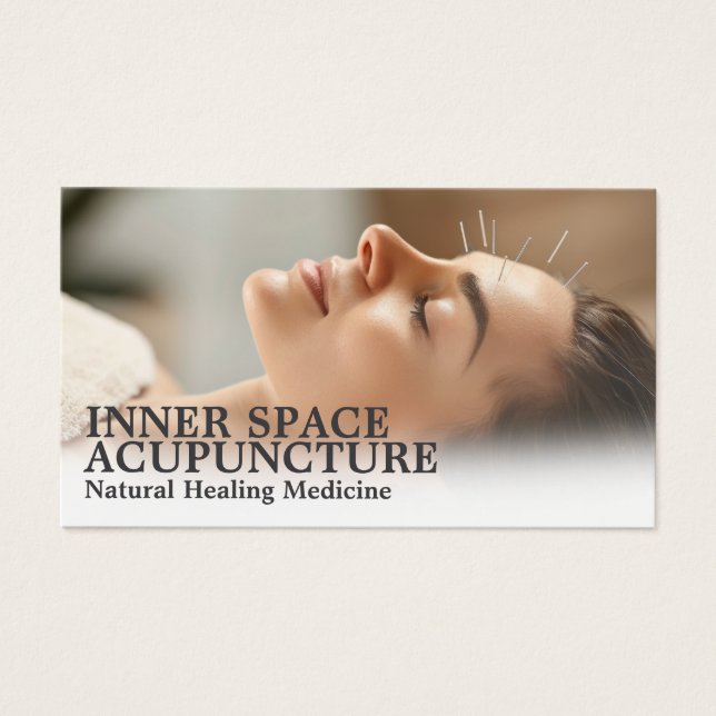 Mulher Relaxando Recebendo Acupuntura (Frente)