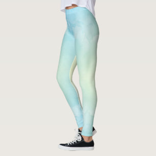 Mulher vestindo leggings azul claro de cintura alt