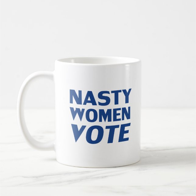 Mulheres desagradáveis votam - caneca de café bran (Esquerda)