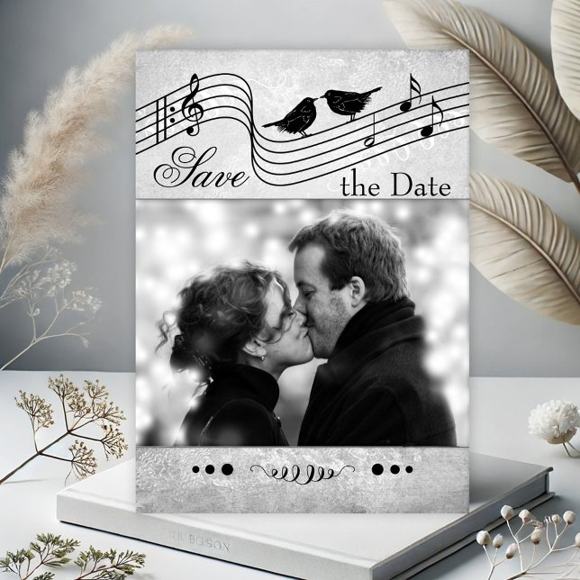 Música Pensada Foto Salva o Cartão de Data (Photo Save the Date card with a music themed design in black and white with musical notes and birds)