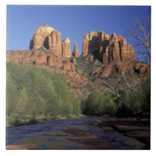 NA, EUA, Arizona, Sedona. Cathedral Rock e Oak