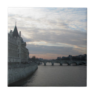 Na moda Azulejo com belo pôr do sol em Paris