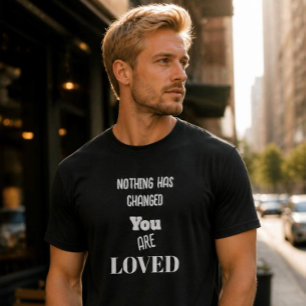 Nada Mudou, Você É Amado Camiseta Básica Escura