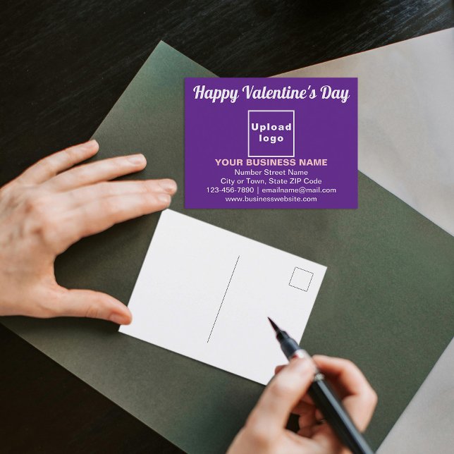 Namorados de negócios saudação com cartão postal r (Business brand with Valentine greeting on purple postcard to advertise your business.)