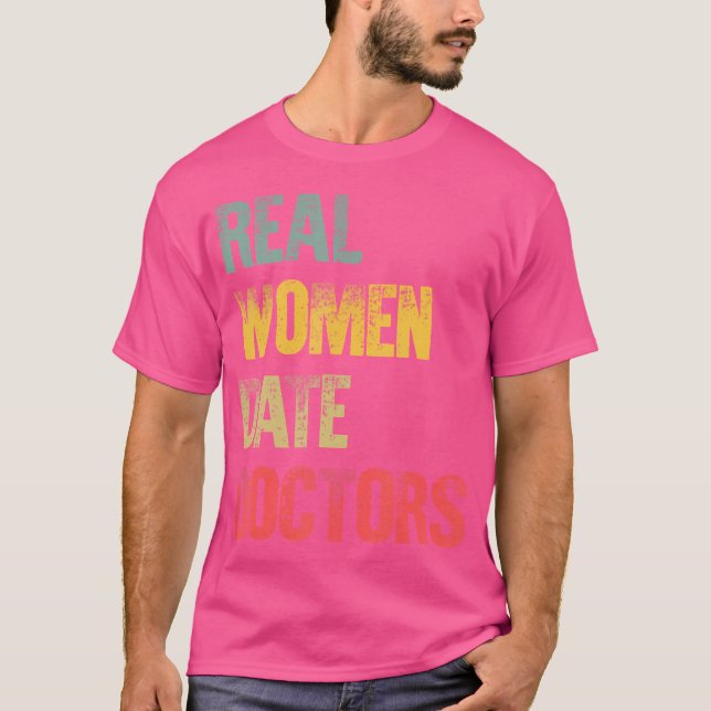 Namorando Engraçado Camisa Mulheres Reais Data Méd (Frente)