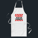 Nan de advertência está cozinhando o avental<br><div class="desc">O estilo gráfico da viga do trabalho do divertimento que adverte nan está cozinhando o avental branco e vermelho longo.</div>