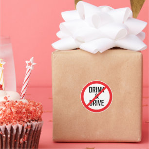 Não beba e dirija o adesivo redondo clássico com s