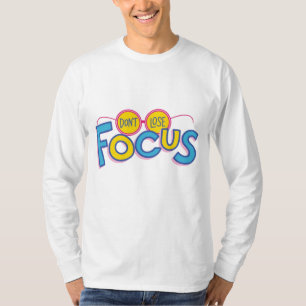 Não enfoque a camiseta básica de capa longa