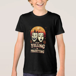 Não estou gritando. Estou projetando teatro retrô