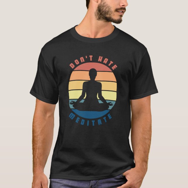 Não odeie a camiseta meditativa (Frente)