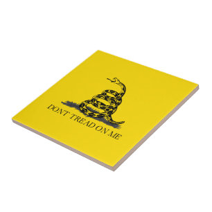 Não pise em mim Bandeira Gadsden PRETA AMARELA