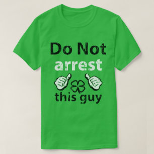 Não prenda esta camisa do Dia de São Patrício d