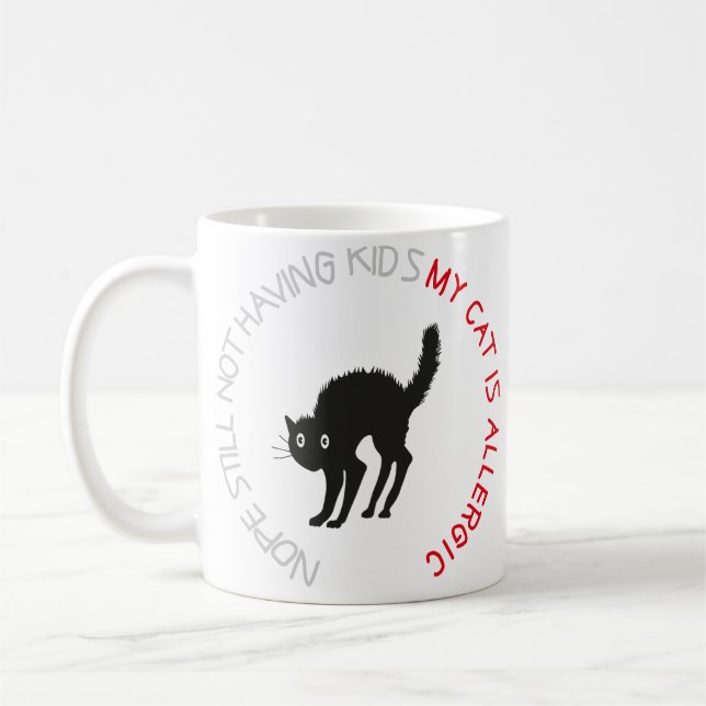 não tendo canecas e copos para crianças (Esquerda)