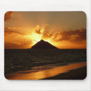 Nascer do sol de Havaí no mousepad da praia