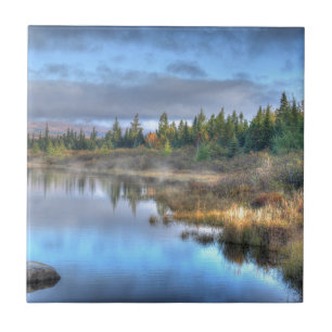 Nascer do sol do outono no lago Maine Moosehead