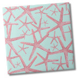 Náutica - Starfish House<br><div class="desc">Um modelo de praia costeira rosa-rosa, gira e tenra, ou coral-de-mar, com estrelas-estrelas. Sinta-se livre para mudar a cor de fundo para corresponder ao seu espaço! Quer queiras usar este azulejo como uma pequena porta copos ou trivit para uma bebida ou prato... ou queres ficar grande com uma pancada de...</div>
