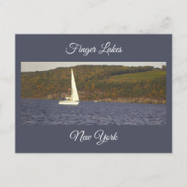 Navio à vela em um cartão postal lago