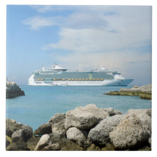 Navio de cruzeiros no azulejo de CocoCay