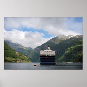 Navio de cruzeiros no poster de Geirangerfjord
