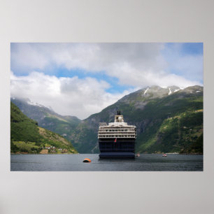 Navio de cruzeiros no poster de Geirangerfjord