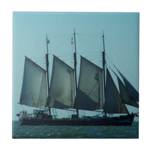 Navio de navigação suprido três