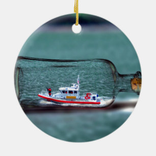 Navio em um ornamento decorativo do oceano da