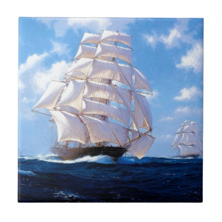 Navio equipado quadrado no mar