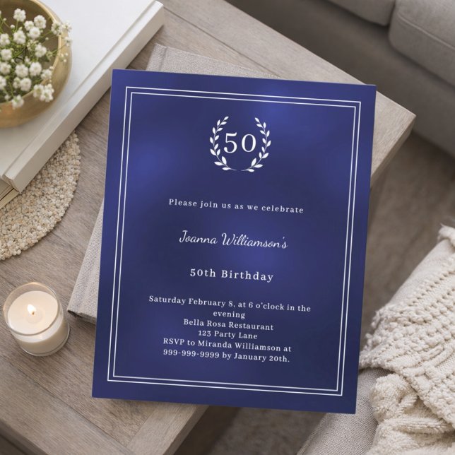 Navy blue white wreath elegant birthday invitation (Criador carregado)
