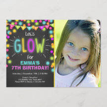 Neon Glow no convite de aniversário escuro
