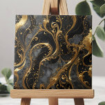 Neves Elegante e Dourados com Acentos Marble<br><div class="desc">Este belo azulejo apresenta um design opulente que combina perfeitamente a sofisticação com o talento artístico. O fundo é um preto rico e profundo, enfeitado com intrincados espirais e floresce em ouro brilhante. Os sotaques dourados são meticulosamente detalhados, criando um sentido de movimento e elegância que captura o olho. O...</div>